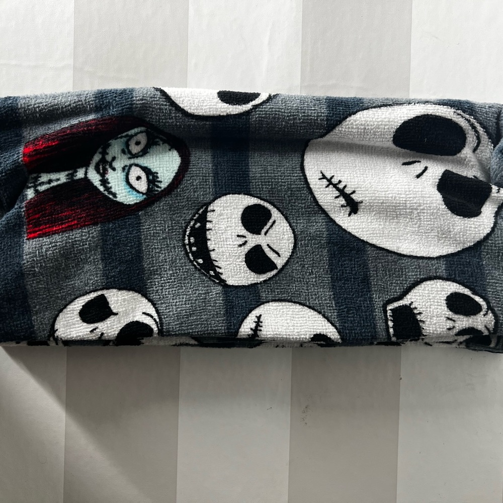 New 2 Pk Nightmare Before Christmas Hand Towels Gift Sally Jack Halloween 2022 - Picture 3 of 3